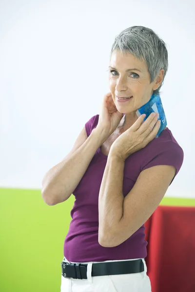 Cervicalgia in een bejaarde — Stockfoto