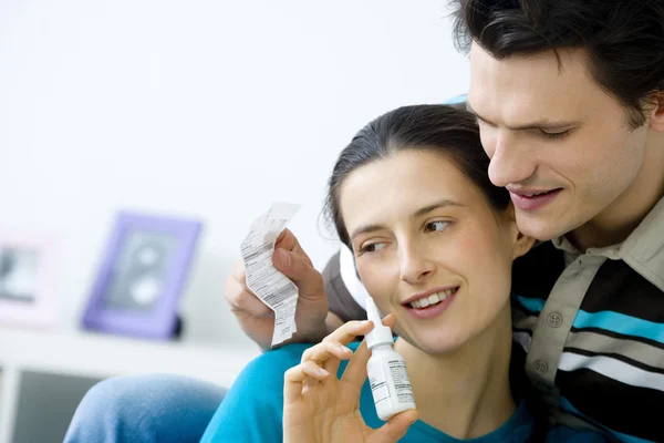 WOMAN USING NOSE SPRAY — Stock Photo, Image