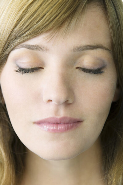 Женское лицо
