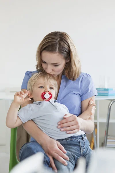 MADRE Y NIÑO — Foto de Stock