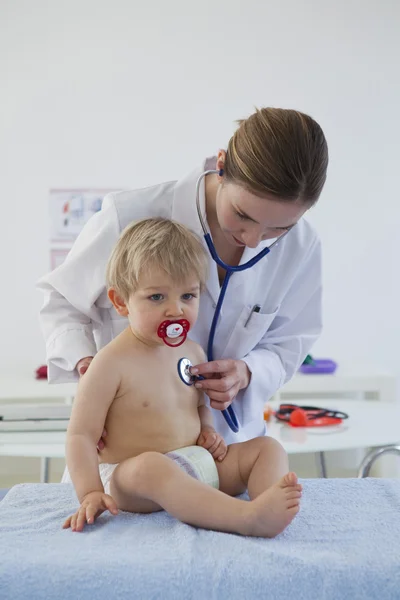 Auscultation, παιδί — Φωτογραφία Αρχείου