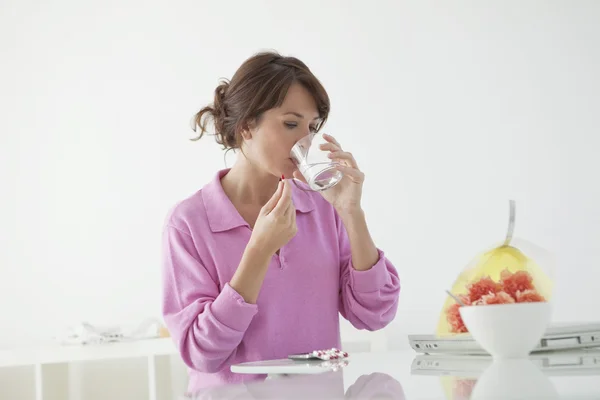 WOMAN TAKING MEDICATION — Stock Photo, Image