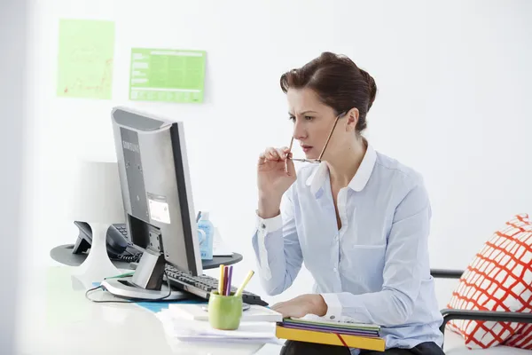 WOMAN INTERIOR — Stock Photo, Image