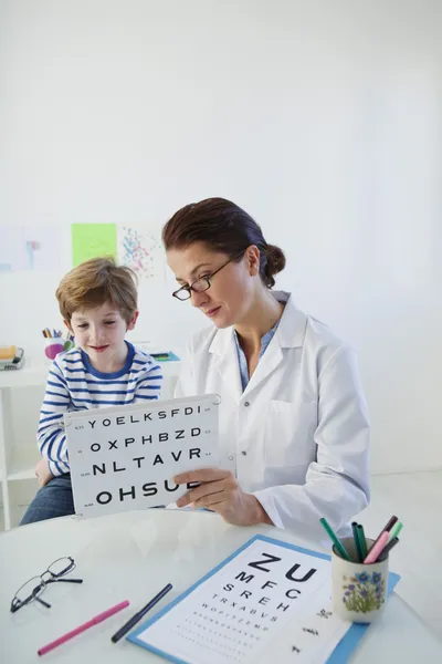 OFtalmologia, BAMBINO — Foto Stock