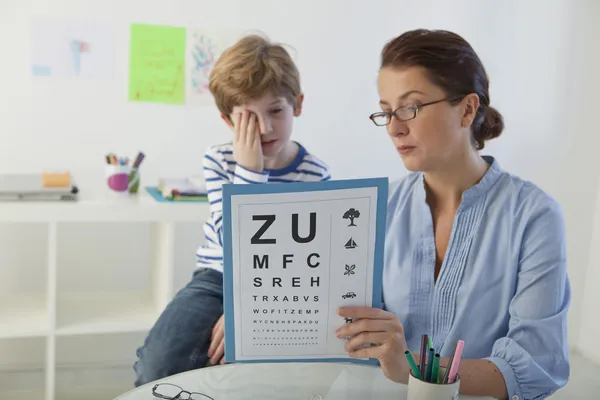 Oogheelkunde, kind — Stockfoto