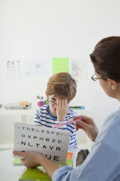 OFtalmologia, BAMBINO — Foto Stock