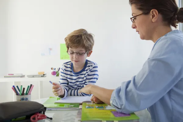 Kind in de logopedie — Stockfoto