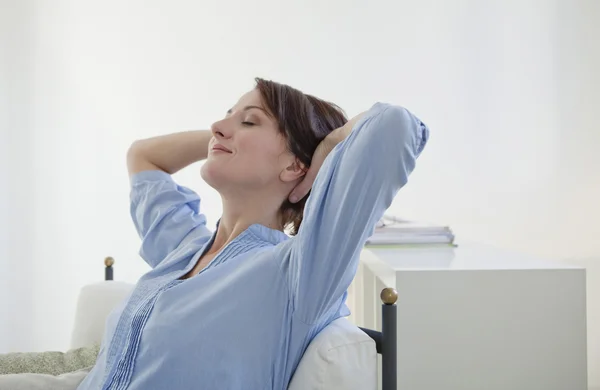 WOMAN STRETCHING — Stock Photo, Image