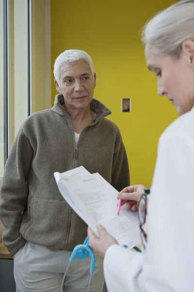 ELDERLY PERSON IN CONSULTATION — Stock Photo, Image