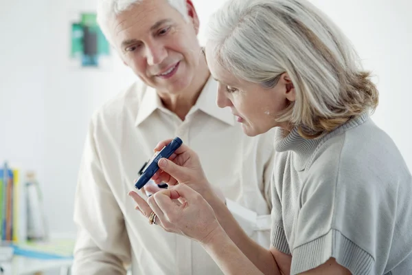 Test voor diabetes bejaarde — Stockfoto