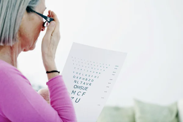 Oftalmologi, äldre person — Stockfoto