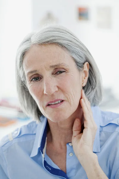 ELDERLY PERSON WITH A TOOTHACHE — Stock Photo, Image