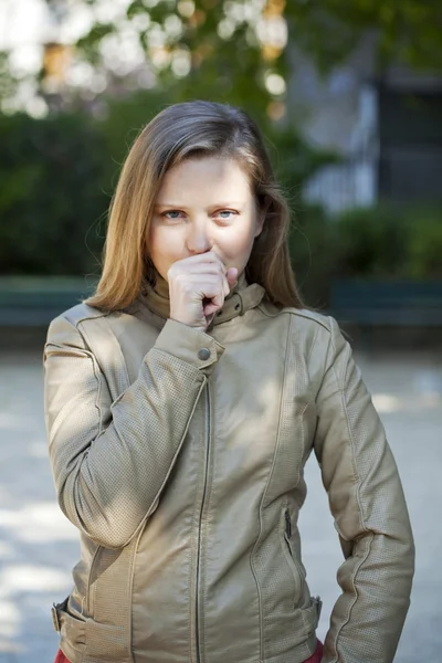 Vrouw hoesten — Stockfoto