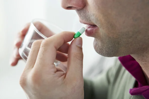 MEDICAZIONE DELL'UOMO — Foto Stock