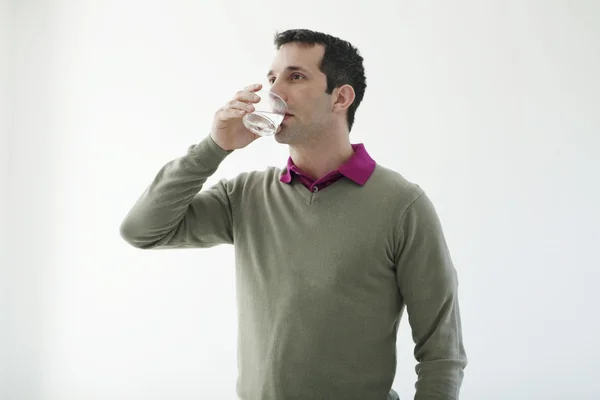 Muž s studený nápoj — Stock fotografie