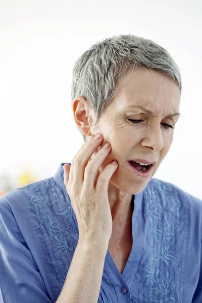 PESSOA ELDERLY COM UM TOOTHACHE — Fotografia de Stock