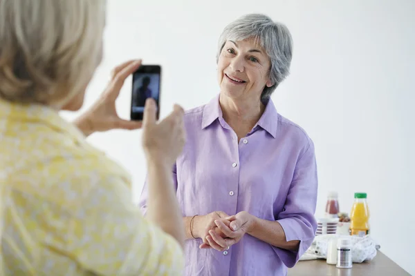 ELDERLY PERSON ON THE PHONE — Stock Photo, Image