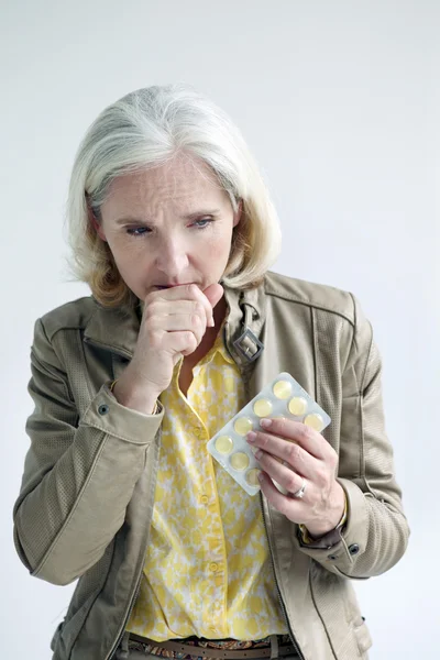 Женщина с больным горлом — стоковое фото