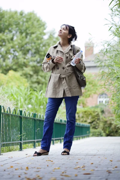 Mujer al aire libre — Foto de Stock