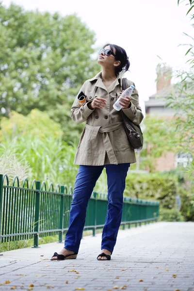 Mujer al aire libre — Foto de Stock