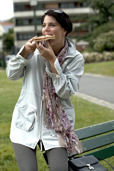 Girl eating sandwich — Stock Photo, Image