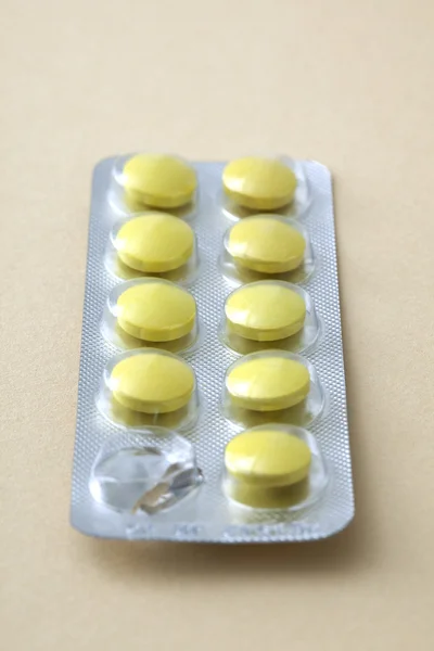 Gelbe Tabletten — Stockfoto