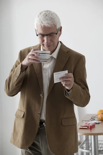 Man reading the drug instruction — Stock Photo, Image