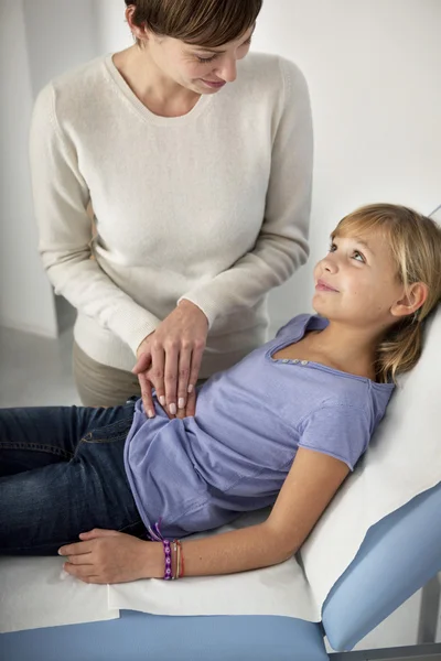 NIÑO DE LA SEMIOLOGÍA ABDOMEN — Foto de Stock