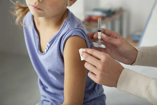 VACCINATING A CHILD — Stock Photo, Image