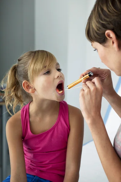 耳鼻喉科、 儿童 — 图库照片