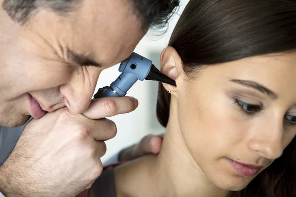 EAR NOSE & THROAT, WOMAN — Stock Photo, Image