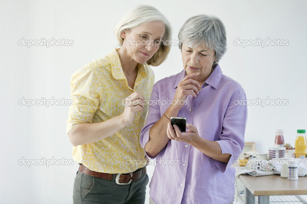 Personne Agee Au Telephone Image Libre De Droit Par Imagepointfr C