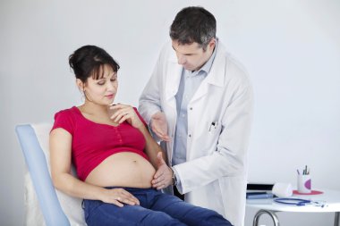 PREGNANT WOMAN IN CONSULTATION clipart