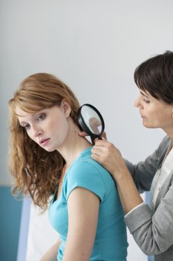 Dermatoloji istişare kadın