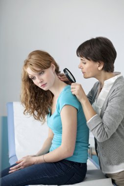 Dermatoloji istişare kadın