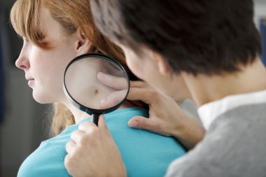 Dermatoloji istişare kadın