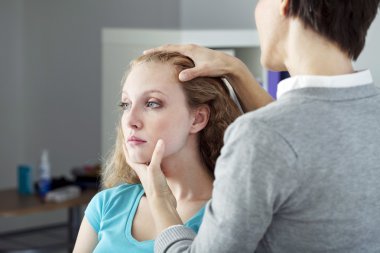 Dermatoloji istişare kadın