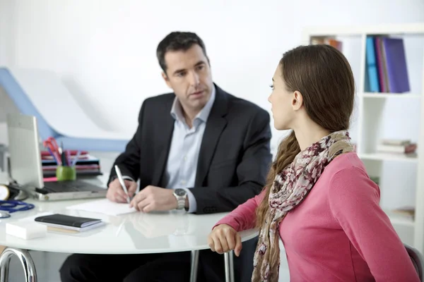 WOMAN EM CONSULTA, DIÁLOGO — Fotografia de Stock