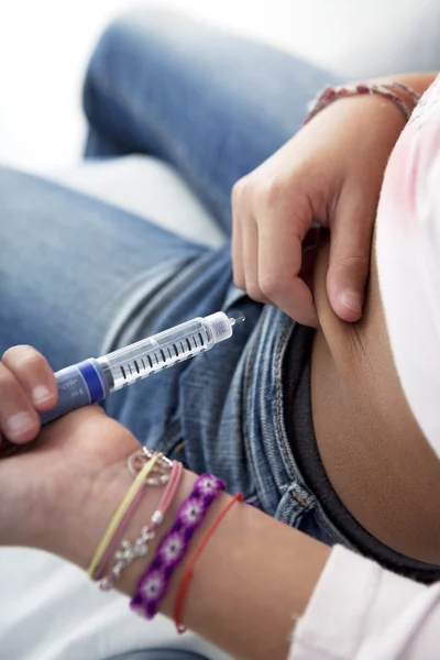 TRATAR DIABETES EN UN NIÑO — Foto de Stock