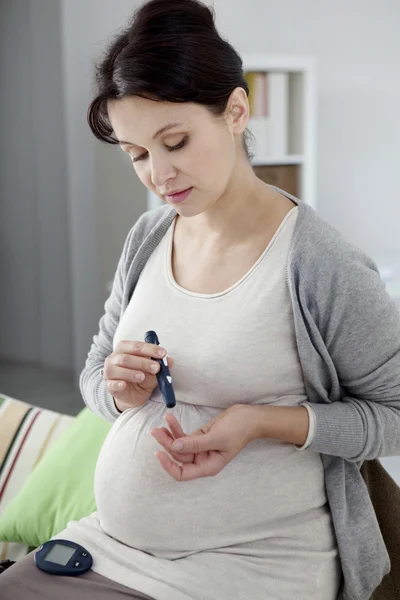 糖尿病妊娠中の女性のためのテスト — ストック写真