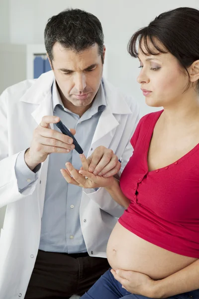 PROVA PER LE DIABETE DONNA PREGNANTE — Foto Stock