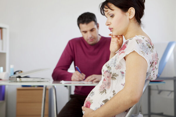 PREGNANT WOMAN IN CONSULTATION