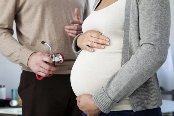 PREGNANT WOMAN IN CONSULTATION — Stock Photo, Image