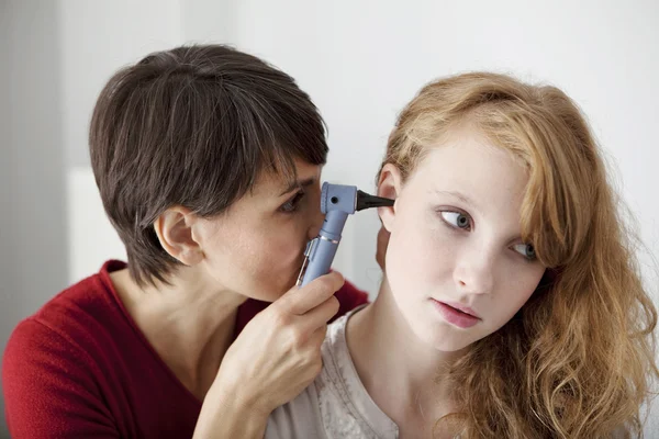 EAR NOSE & THROAT, WOMAN — Stock Photo, Image