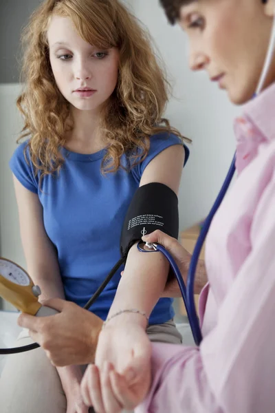 BLOOD PRESSURE, WOMAN — Stock Photo, Image