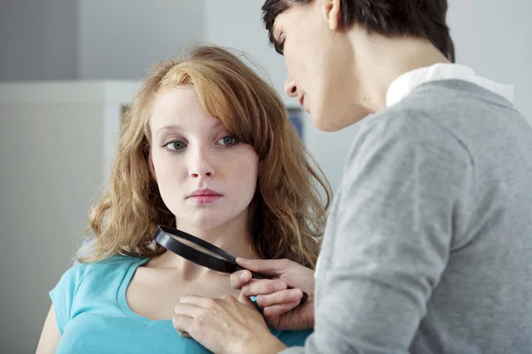 DERMATOLOGY CONSULTATION WOMAN — Stock Photo, Image