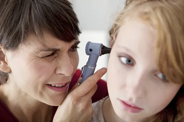 EAR NOSE & THROAT, WOMAN — Stock Photo, Image