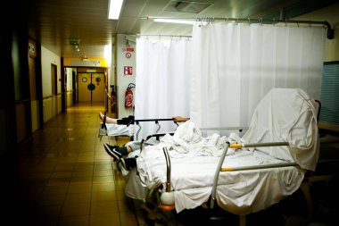 Night emergencies in a hospital center.