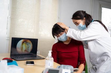 ENT consultation with purulent otitis on the screen