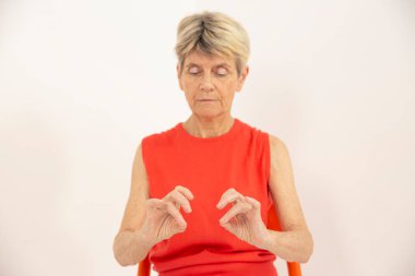 Fitness activities for people with Parkinsons include flexibility, muscle stretches, posture, movement coordination, manual dexterity, phonation, walking and balance. 